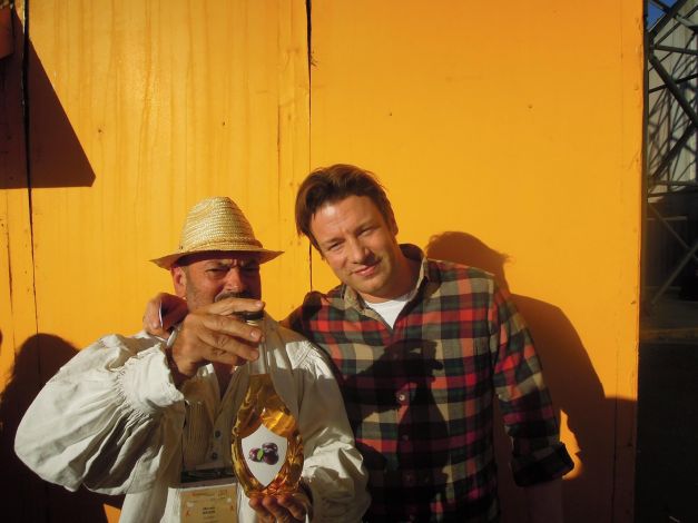 RADIO ROMANIA – 10 povesti numai bune de spus mai departe