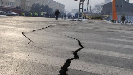 S-a deschis pământul