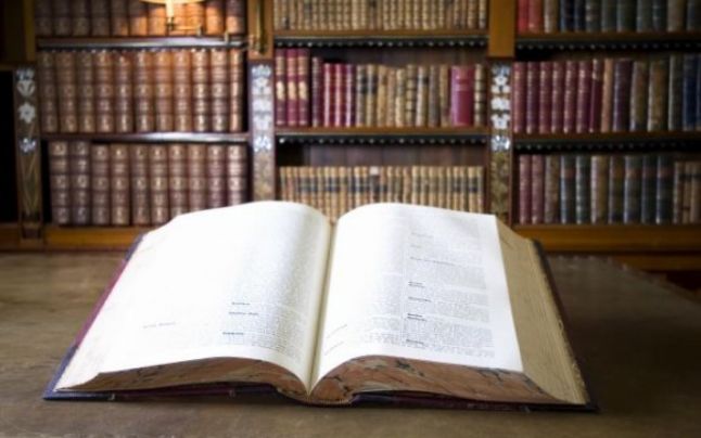 Una dintre cele mai vechi biblioteci ale Romaniei a implinit 135 de ani