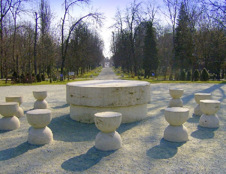 NU ATINGETI! Senzori de avertizare pentru operele lui Brancusi