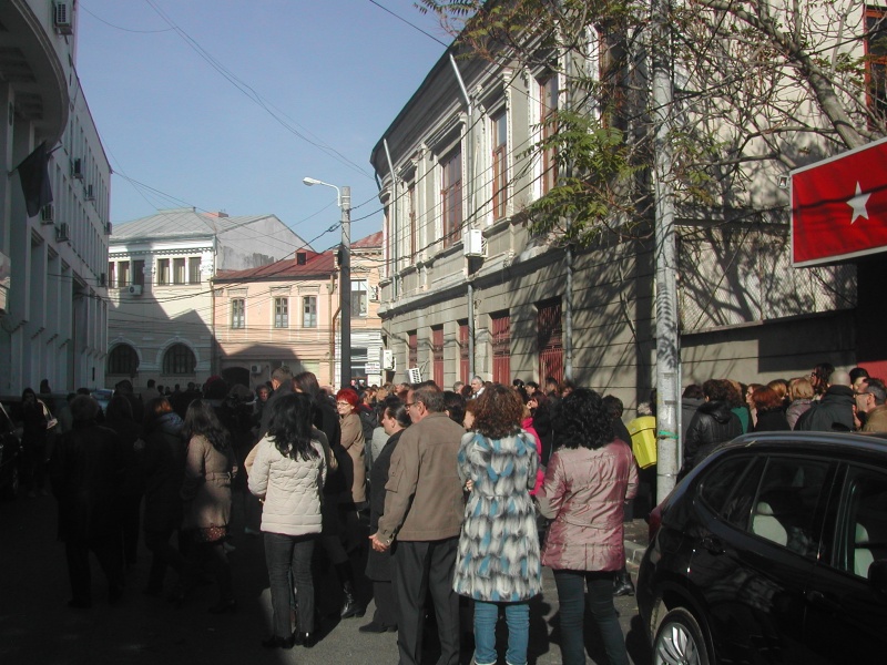 Proteste ale angajatilor FISC