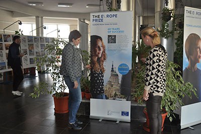 Expoziţie inedită în holul Primăriei Mioveni