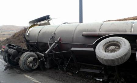 O cisterna incarcata cu GPL s-a rasturnat la Lunca Corbului!