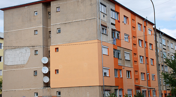 ATENTIE! Materiale periculoase folosite pentru reabilitarea termica a blocurilor