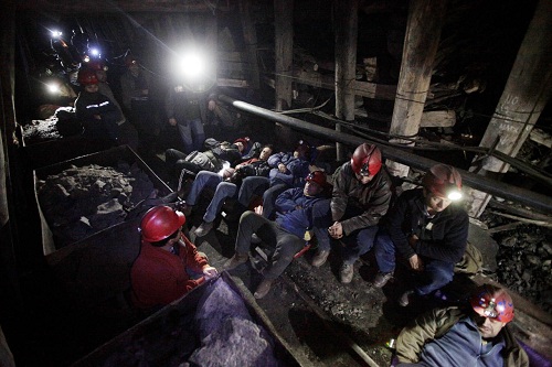 Cât vor munci minerii