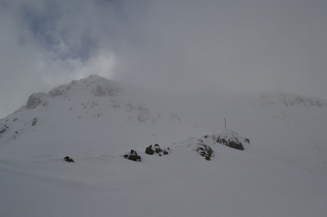 Zeci de turisti blocati in Parang