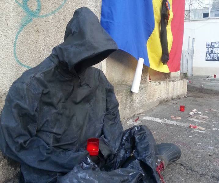 Victimele de la Colectiv, comemorate printr-o statuie neagra