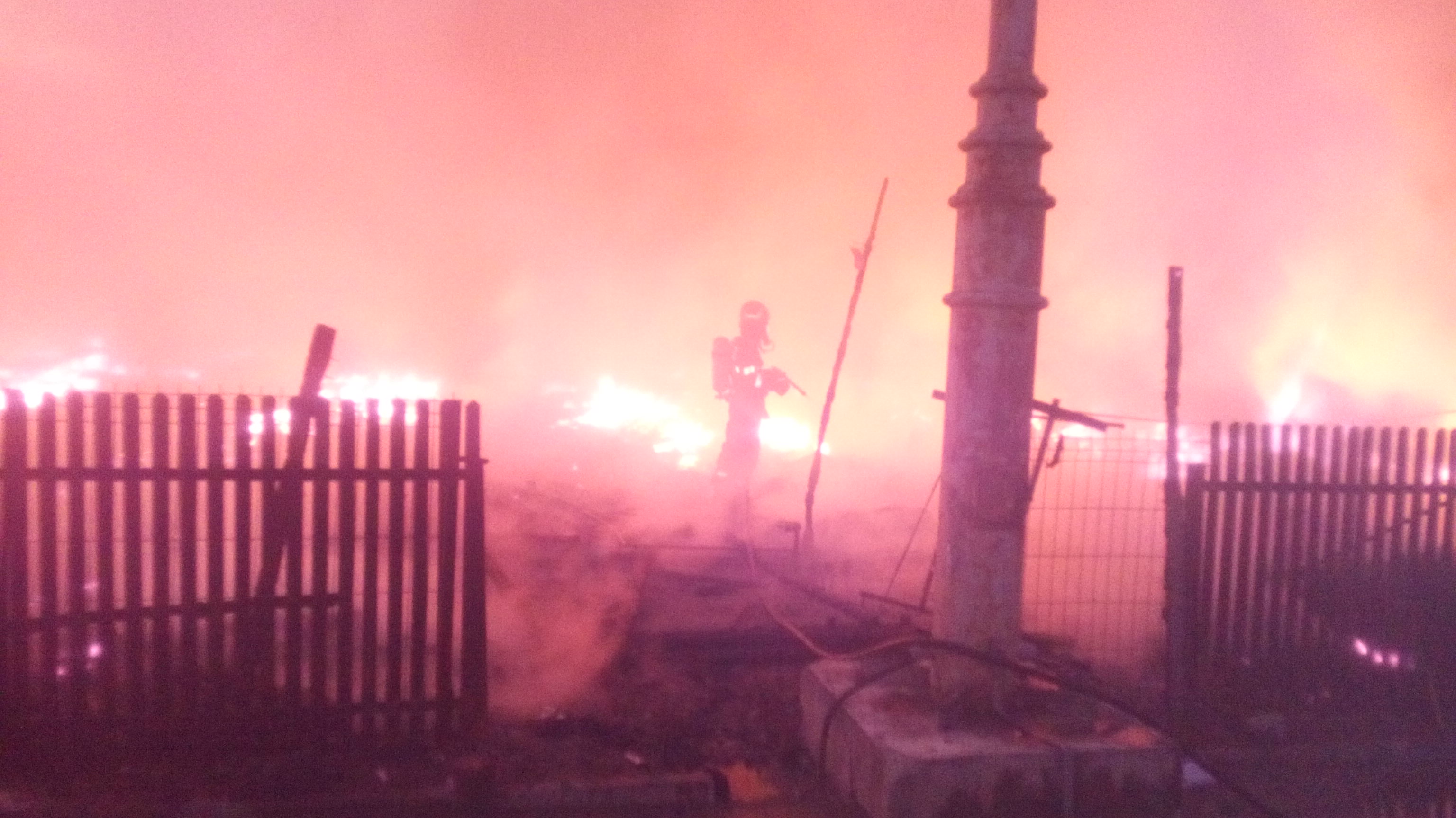 Incendiu violent in Craiova! Imagini de la fata locului