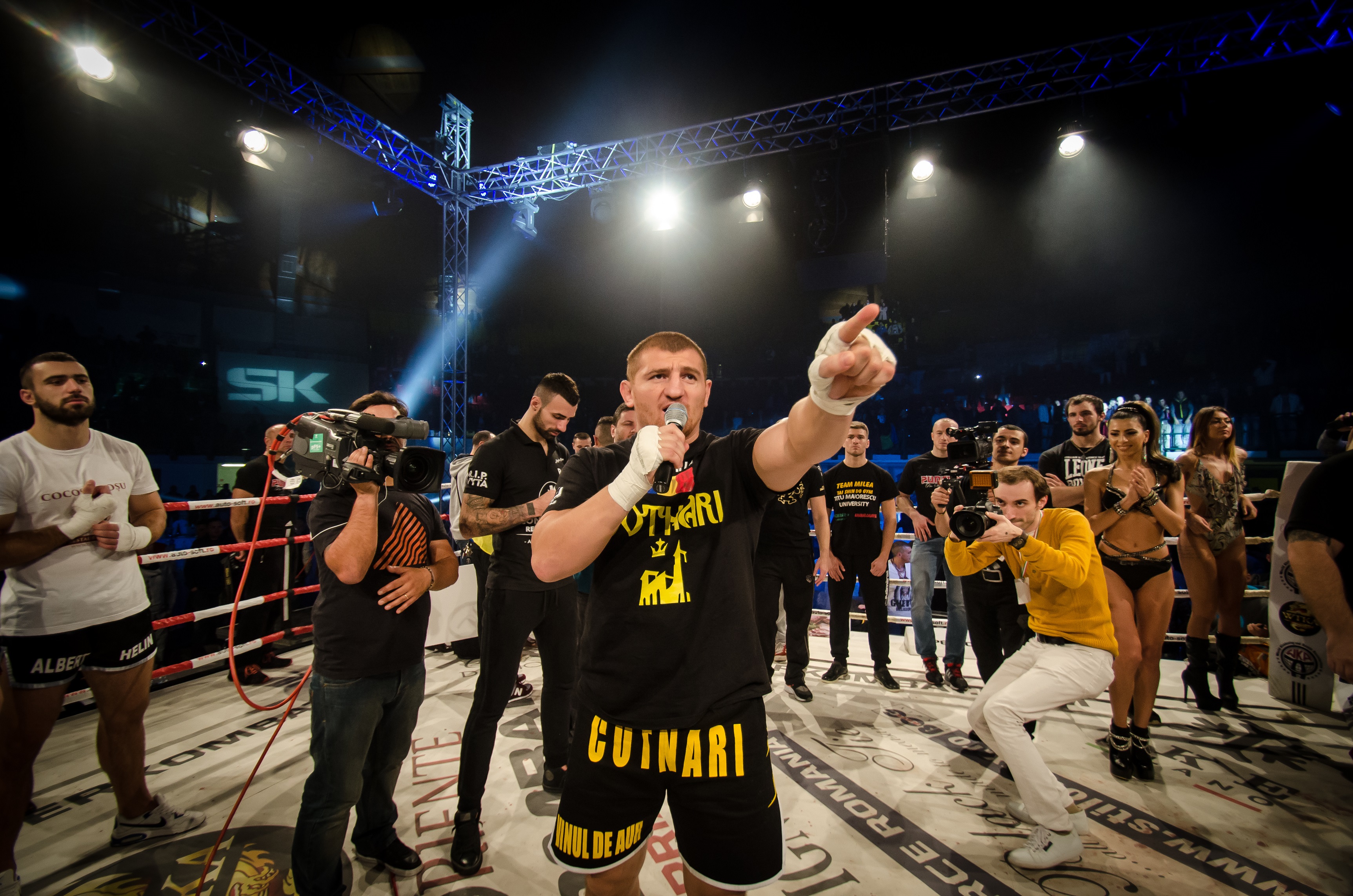 Momente HALUCINANTE la meciul lui Morosanu cu GORILLA Jackson!