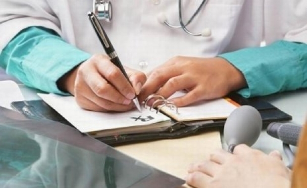 Medicii de familie protesteaza în fața Ministerului Sănătății.