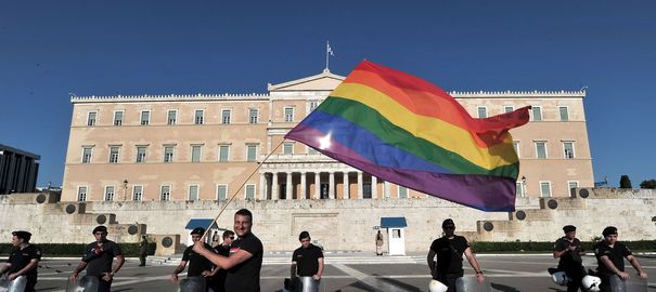 Grecia legalizeaza uniunile civile intre homosexuali