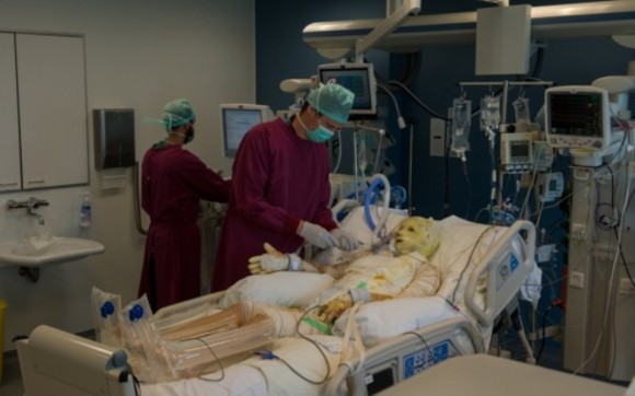 Ranitii din Colectiv internati la Bruxelles, vizitati de Dacian Ciolos