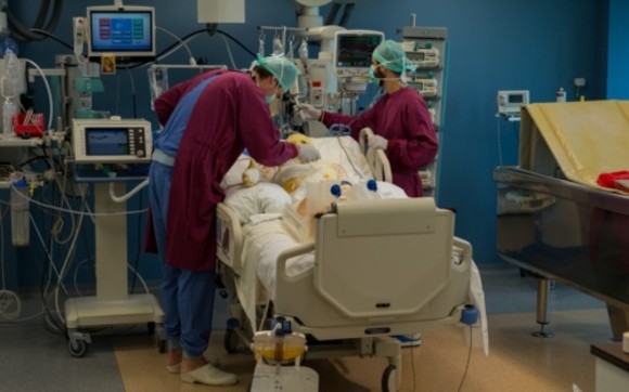 Dacian Ciolos a discutat cu rudele ranitilor din Colectiv