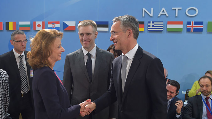 Romania sustine politica usilor deschise a NATO