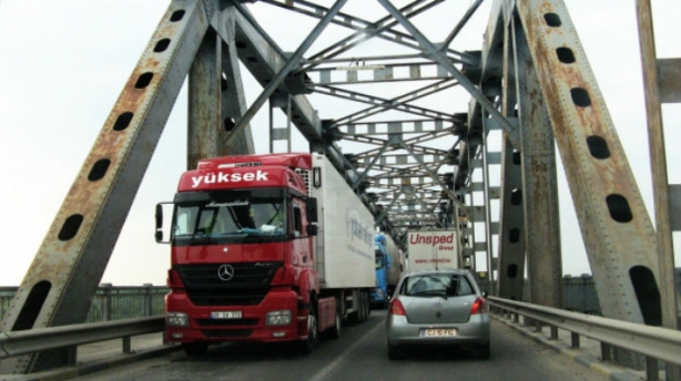 Probleme la plata taxelor pe podul Giurgiu-Ruse