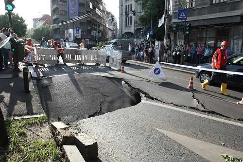 Continuă problemele la metrou