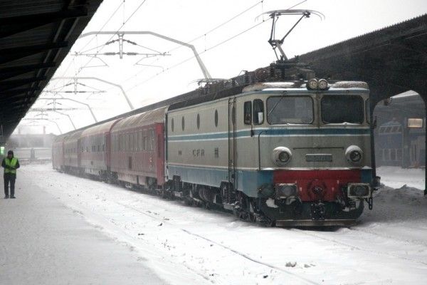 Trenurile de călători circulă cu restricţii de viteză