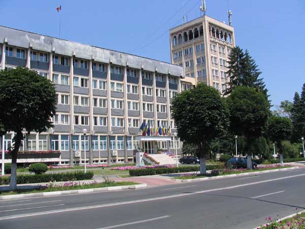 Activitate intensa la Prefectura Valcea