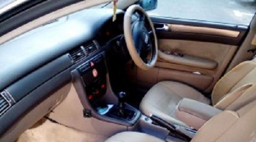 Fără volan pe partea dreaptă!