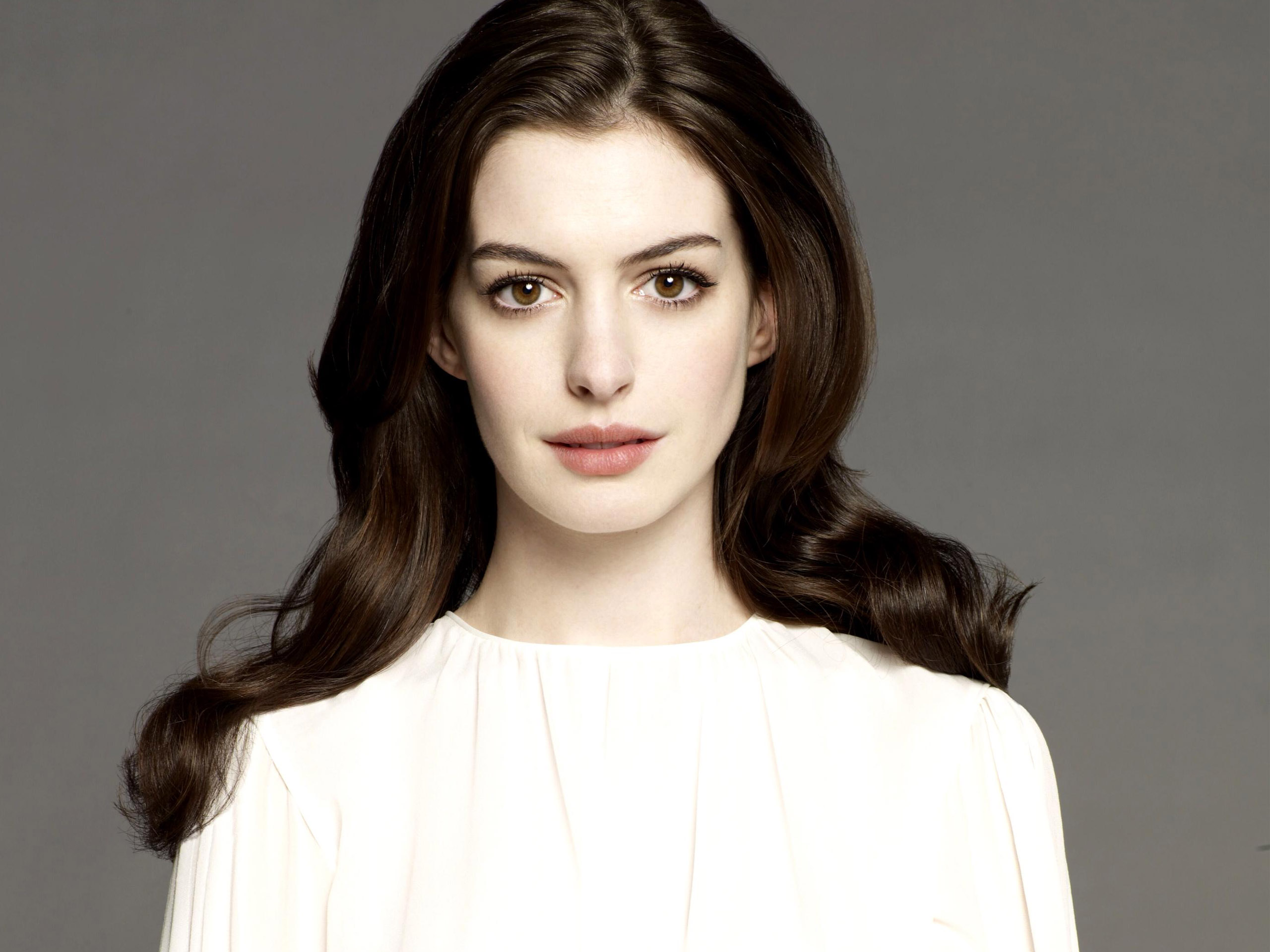 Anne Hathaway a confirmat: „Voi fi mamica!”