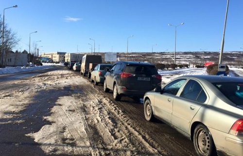 Timpii de aşteptare la granița de est au crescut (audio)