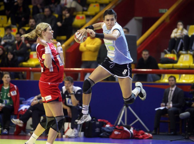 Cristina Neagu nu revine in Romania!