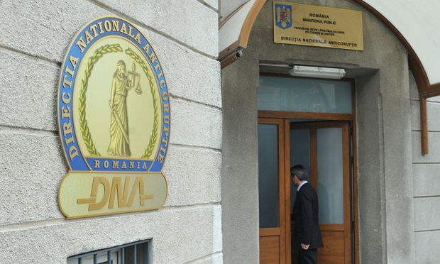 Perchezitii DNA la fosti ofiteri SRI