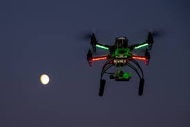 100 de drone ”dansând” pe Simfonia a 5-a de Beethoven (video)