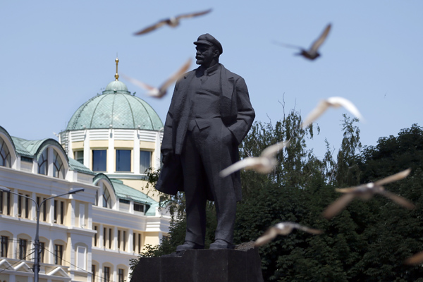 Monumentul lui Lenin din Donetk a fost vandalizat
