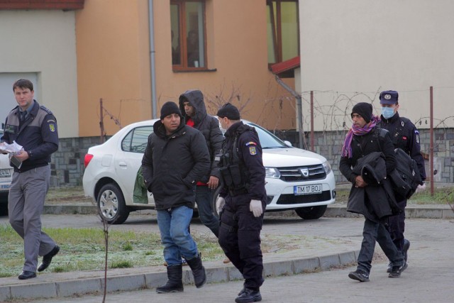 Dosare penale pentru cei 60 de migranti care au patruns ilegal in Romania