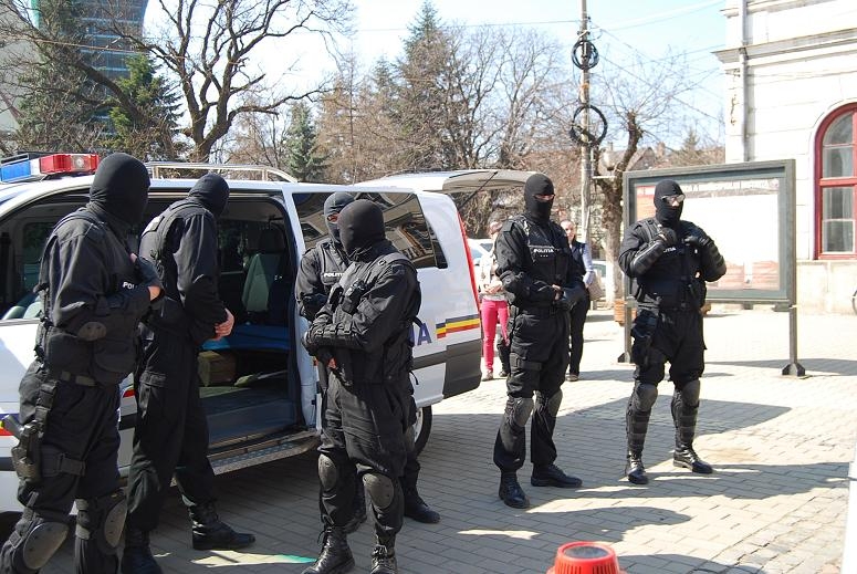 Perchezitii in Arges si Olt