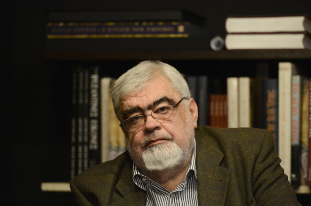 Volum dedicat Regelui Carol I si Reginei Elisabeta, prezentat de Andrei Plesu