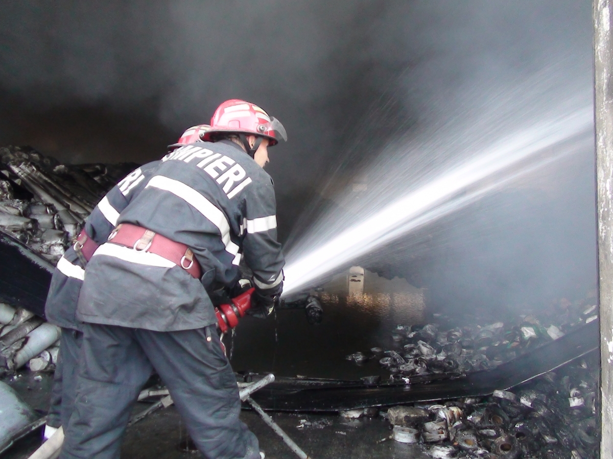 Incendiu de proporţii la Oltchim Râmnicu Vâlcea!