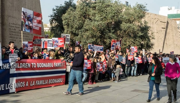 Proteste la Ambasada Norvegiei de la Madrid!