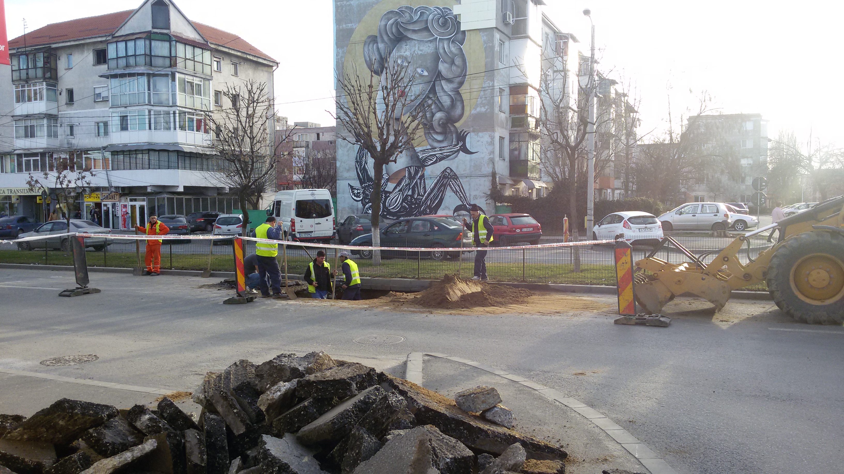 (Foto) Crater in mijlocul bulevardului Olteniei!
