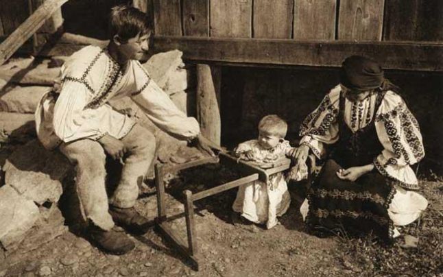 4 FEBRUARIE – FEMEIA, UN PAS IN URMA BARBATULUI