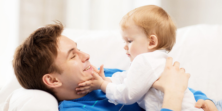 Putini tati din Olt aleg concediul de crestere a copilului