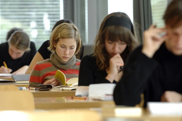 200 de scoli doljene nu au paza asigurata