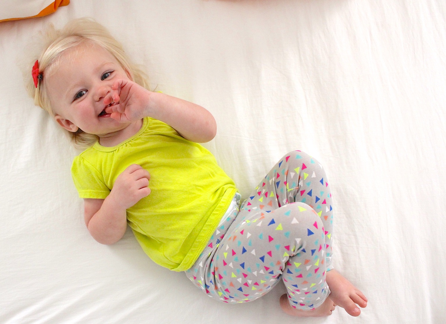 Mamele care adopta copii mai mari de 2 ani primesc lunar 1700 de lei de la stat