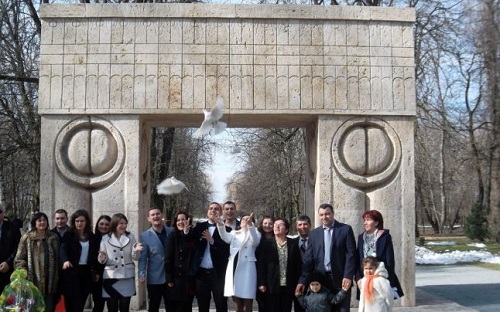 Căsătorii la Poarta Sărutului