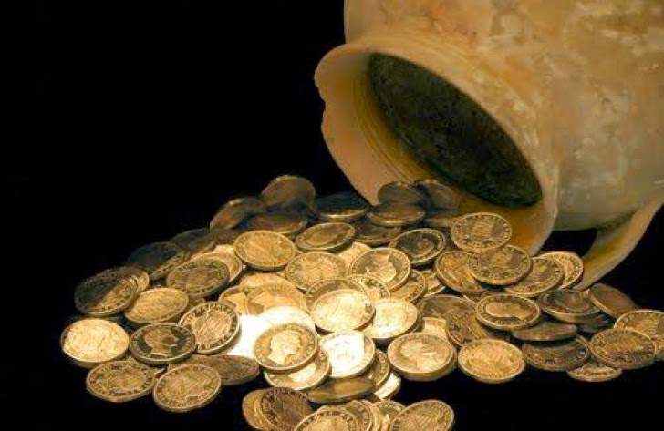 Doi tineri au descoperit un tezaur într-o pădure din Dâmboviţa!