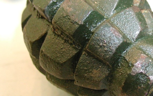 Prins cu grenada în maşină la Fabrica de biscuiţi ETI