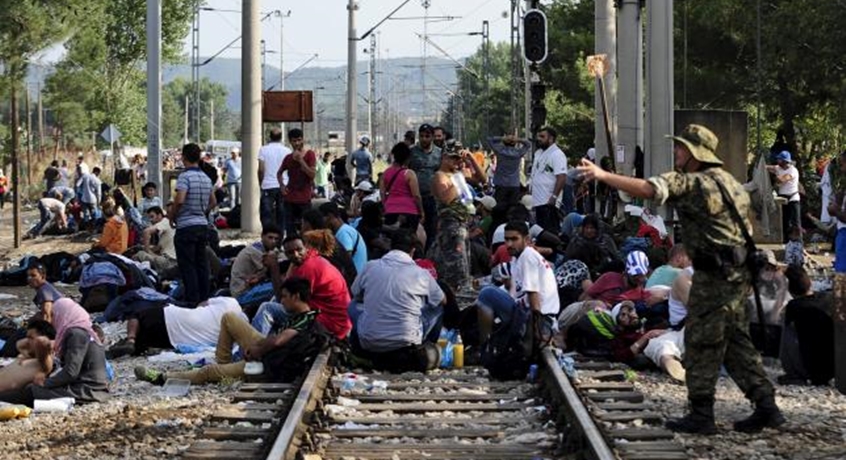 Gaze lacrimogene pentru imigranți