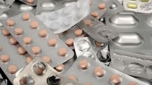 Parlamentarii au pus tunurile pe falșii farmaciști de pe Internet