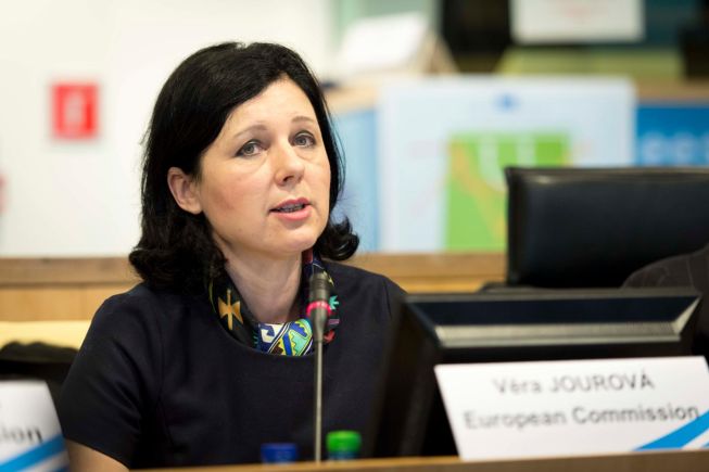 Comisarul European pentru Justie ia pulsul situatiei din Romania