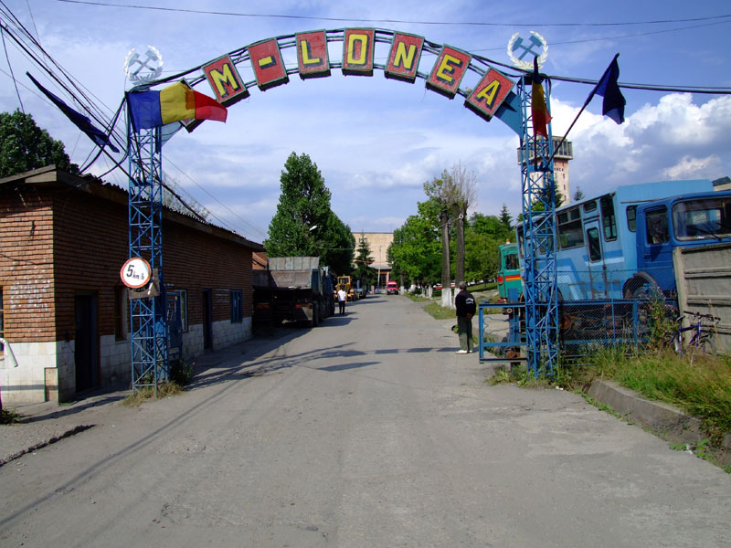 200 de mineri de la Lonea s-au blocat in subteran