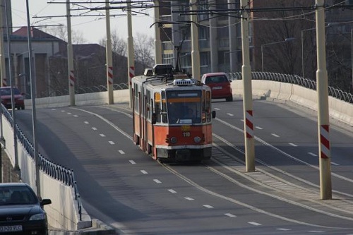 Tramvaiul așteaptă recepția