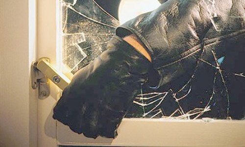 Furturi din locuinţe la Strehaia şi Vânju Mare