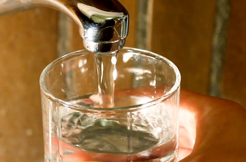 19 elevi s-au imbolnavit dupa ce au baut apa!