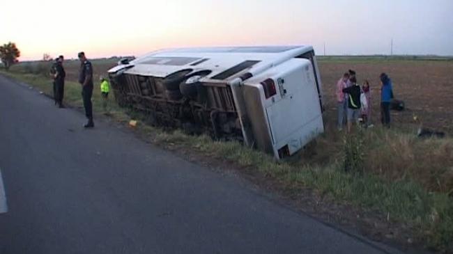 Autocar răsturnat lângă Pașcani (audio)